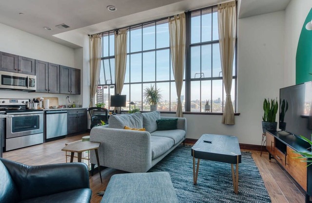 Sosuite 1BR Penthouse w W D Gym On-site Bar