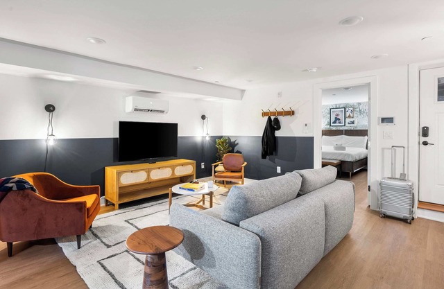 Sosuite | 2BR Apt w Laundry, Private Entrance