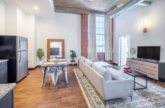 Sosuite | 2BR Penthouse w W/D, Gym, On-Site Bar