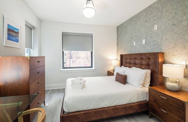 Sosuite | Bay Window 1BR Apt w W/D, Desk