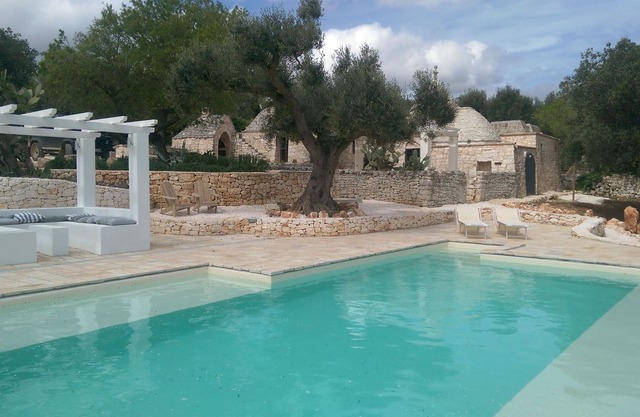 'Soul of Puglia' - A Rural Gem 3BR/3BA, A/C, WiFi, Hilltop w/POOL & Views