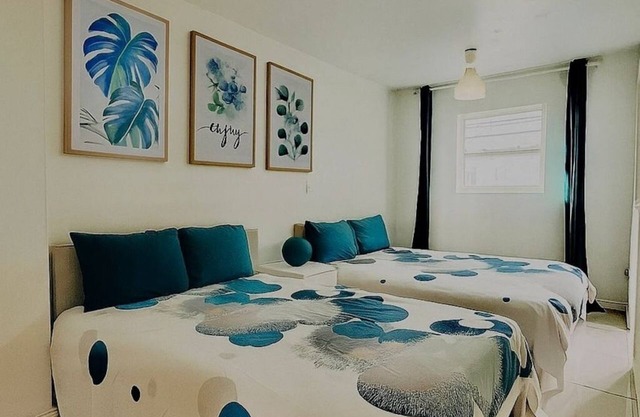 South Beach, 1 Bedroom with balcony walk to the beach and Lincoln Road