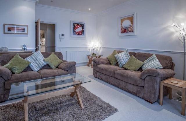South Beach View - 2 Bedroom Duplex Apartment - Tenby