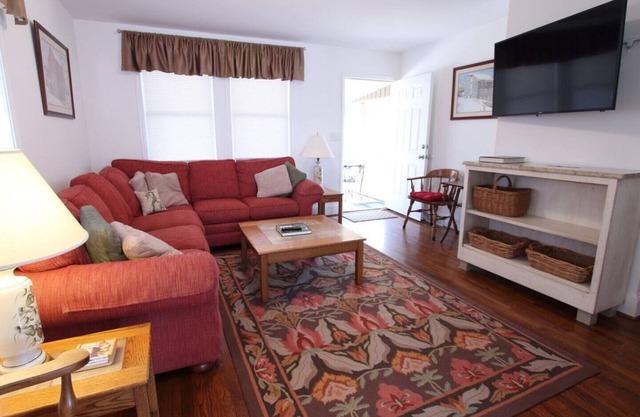 South Charlotte House, fenced yard, screened porch 3BR, 2 BA, W/D, all inclusive