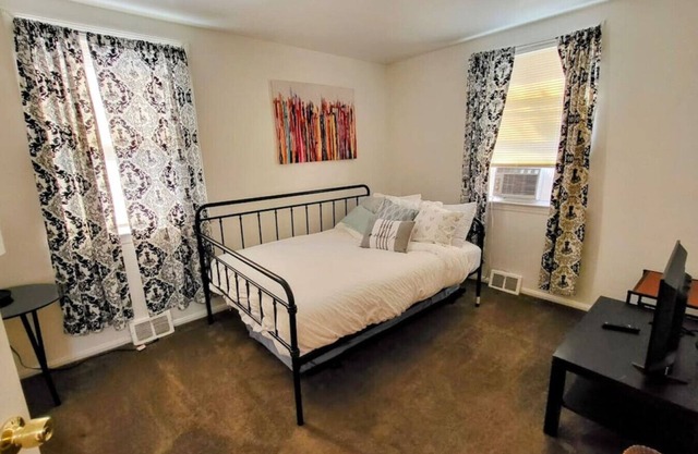 South Euclid 2 bed apartment