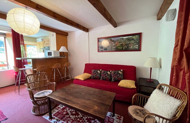 South-facing T2 apartment, ski-in/ski-out, 6 ppl, Ski locker