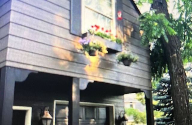 South hill carriage house close to downtown