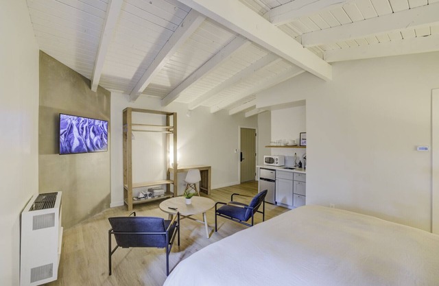South Lake Chalet #6-New Boutique Suite-Minutes to Heavenly & Lake Tahoe