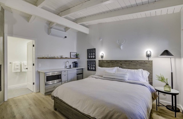 South Lake Chalet #7-New Boutique Suite-Minutes to Heavenly & Lake Tahoe
