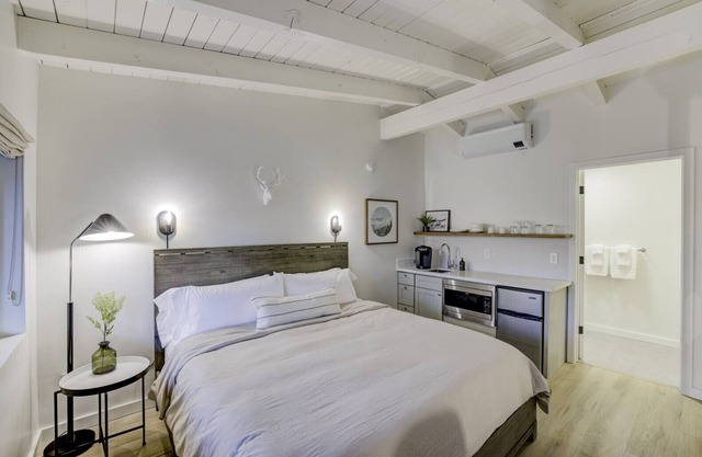 South Lake Chalet #8-New Boutique Suite-Minutes to Heavenly & Lake Tahoe