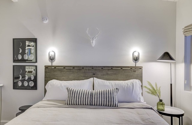 South Lake Chalet #9-New Boutique Suite-Minutes to Heavenly & Lake Tahoe