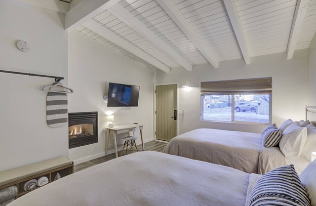 South Lake Chalet #11-New Boutique Suite-Minutes to Heavenly & Lake Tahoe