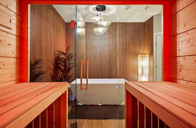 South Lamar Condo | Sauna, Cold Plunge, Pickleball