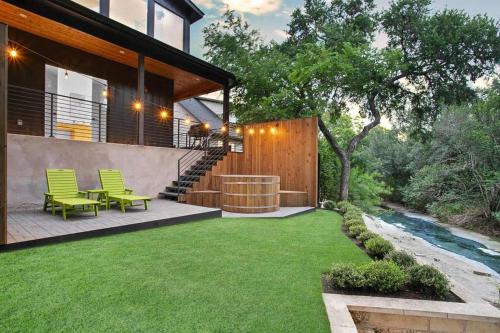 South Lamar Luxe Creekside Retreat with POOL