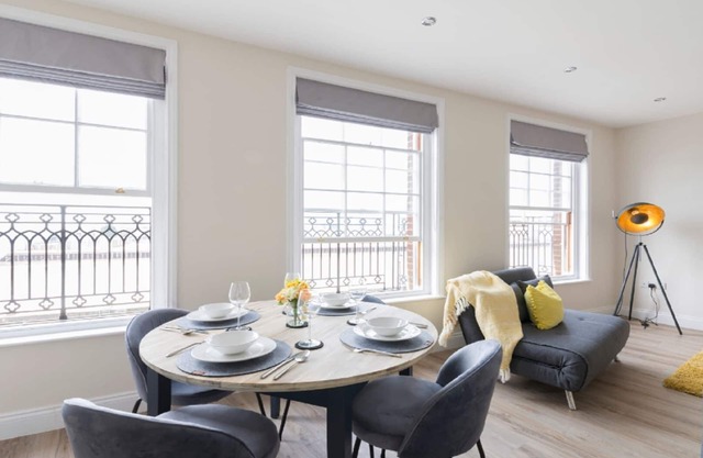 South Quay Penthouse - 2 Bedroom - Parking - River