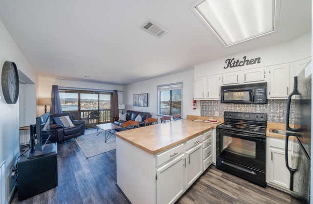 South Shore 1 bdrm! Cabana-Gameroom! Mini-Golf! Hot Tub, 2 pools & More!