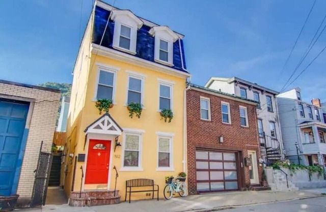 South Side Bicycle Home Sleeps 6