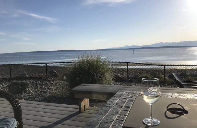 South Whidbey Island - No Bank Waterfront Beach house