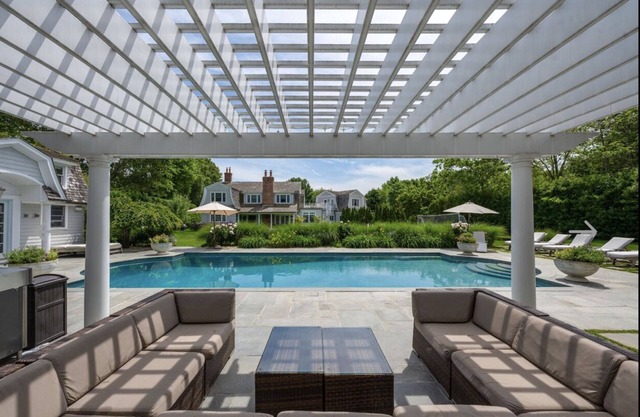 Southampton Village Estate - Walking distance to beach, restaurants, shops