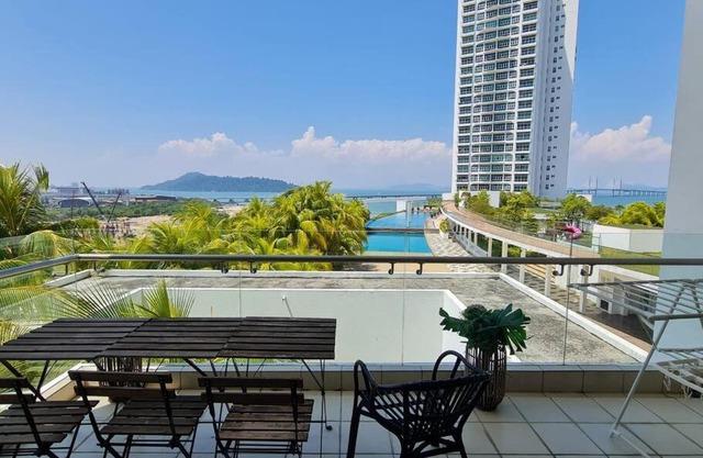 Southbay Seaview Condo A10 #10minQueensbay #15minSPICE