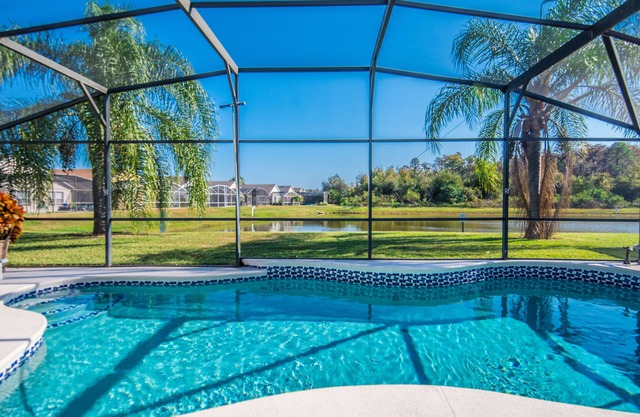 Southeast Facing Private Pool,lakeside,3 Br-2 Bath,10 Min-disney, Modern