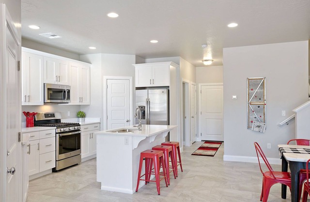 Southern Adobe, Great Location, Scooters!