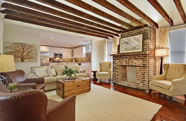 SOUTHERN CHARM! DOWNTOWN CHARLESTON - Sleeps 10