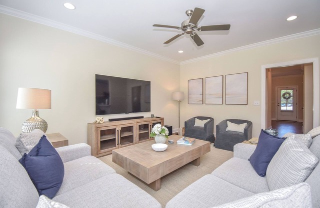 Southern Charmer in Auburn, condo sleeps 8! Comes w/gameday parking pass!