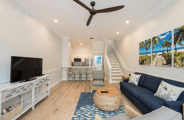 Southern Escape at Truman Annex - 2 Bed/2.5 Bath with Parking & Shared Pool