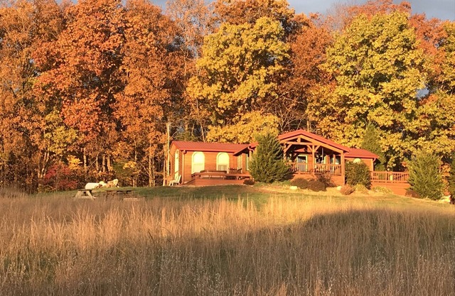 Southern Grace Cabin w/hot tub! Super CLEAN- French Lick, IN book now for FALL