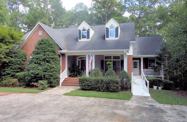 Southern Living Home 4000 sqft on Lake Thurman two golf courses, tennis & pools.