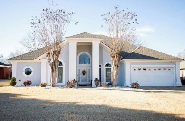Southern Luxury: Eastchase District 4bd/3bth