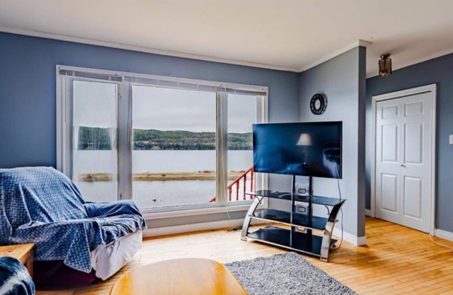 Southern shore retreat. Pet-Friendly!