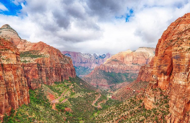 Southern Utah Adventure Hub Near Zion NP Hot Tub!