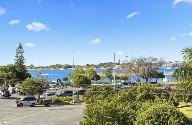 Southport Executive Broadwater Apartment