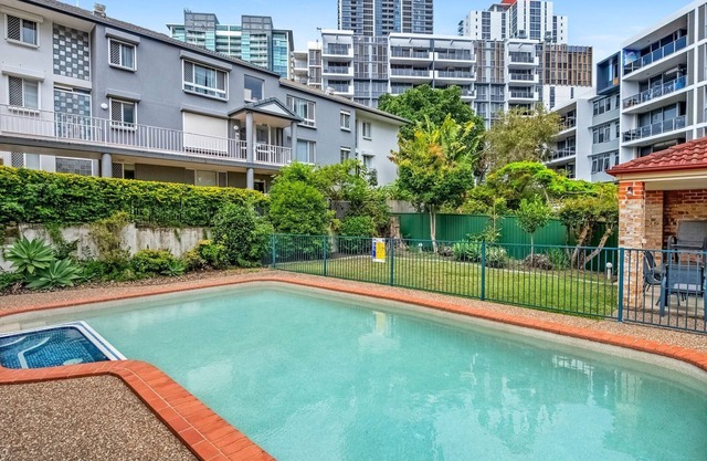 Southport Spacious Three Bedroom Getaway - CoastHM