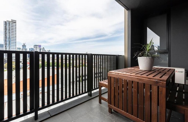 Southside Contemporary - Balcony Stay with City Views
