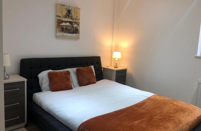 Southwark & City Apt 3B