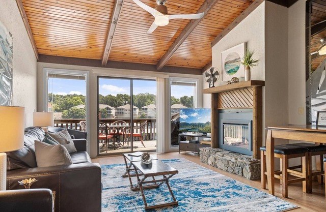Southwood Shores 304-4B - Updated Top Floor Condo!