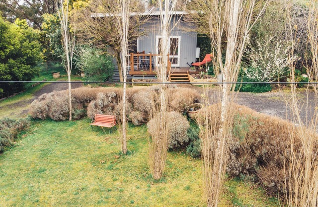 Spa! Fireplace! Bush views! Walking distance to Daylesford. nThe perfect getaway