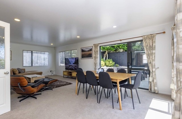 Spa, Movies, Pool table, Table tennis - Ellerslie!