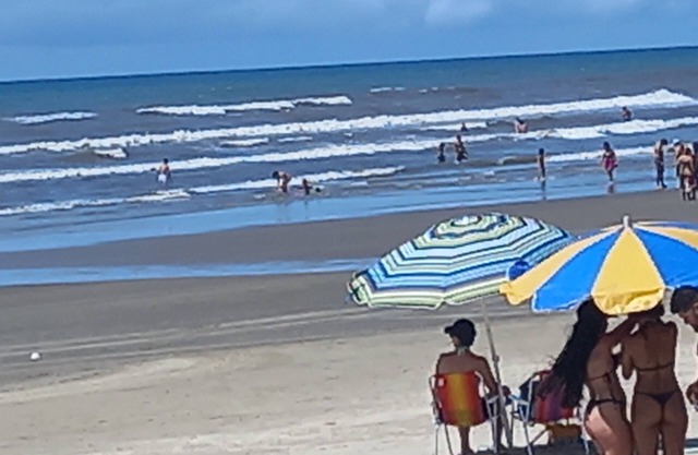 Spacious apartment 200m* cozy, balconies 2 minutes from the beach Wi-Fi/netifix 2 parking spaces gam