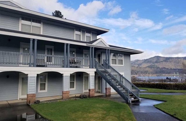 Space and Style - 1 Bedroom, 2 Bathrooms - Convenient, Cozy Condo