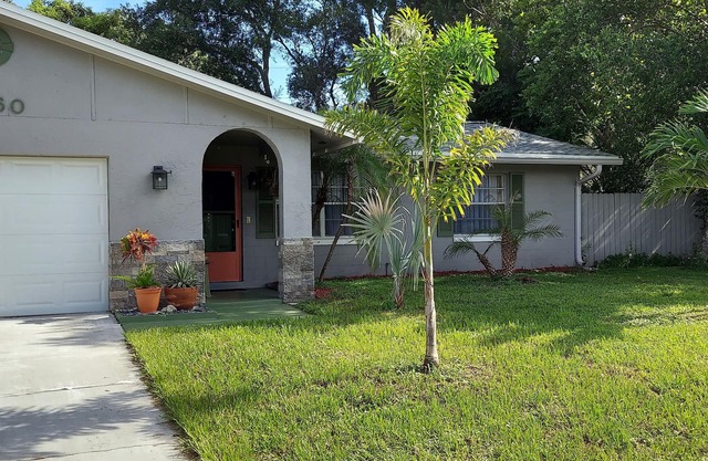 Space coast Tranquility 3 bedroom, 2 bath centered in Nature, Space and History
