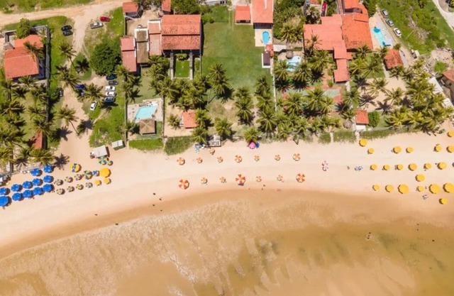 Space for weddings and events with a house on the sand at Enseada dos Corais beach