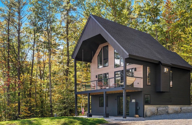 Space-Themed Cabin- Pools Views Hidden Nook