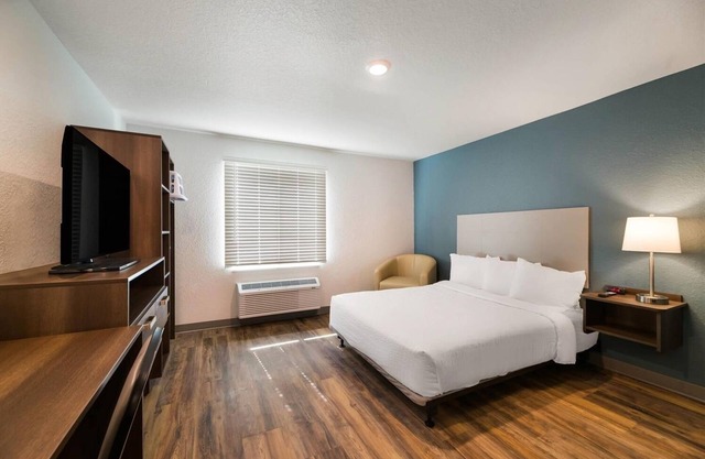 Space w/Full Kitchen Ideal for Work Trips or Long Florida Beach Stays - 2 Rooms