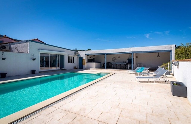 Spacious family home with large outdoor pool area, only 25 min from the beach