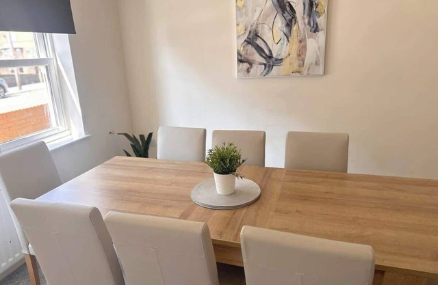 Spacious Luxurious Serviced Accommodation 6