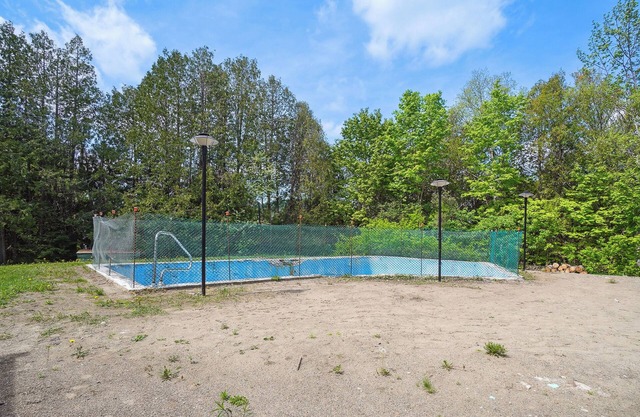 Spacious 5-bedroom, 7 bed chalet in Sainte-Agathe with AC, WiFi, 2x Fireplaces